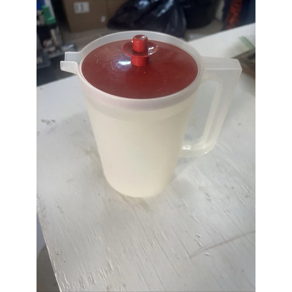 Tupperware 2 Quart Pitcher #1676-1 Clear Blue Push Button Lid 1/2 Gallon Vintage
